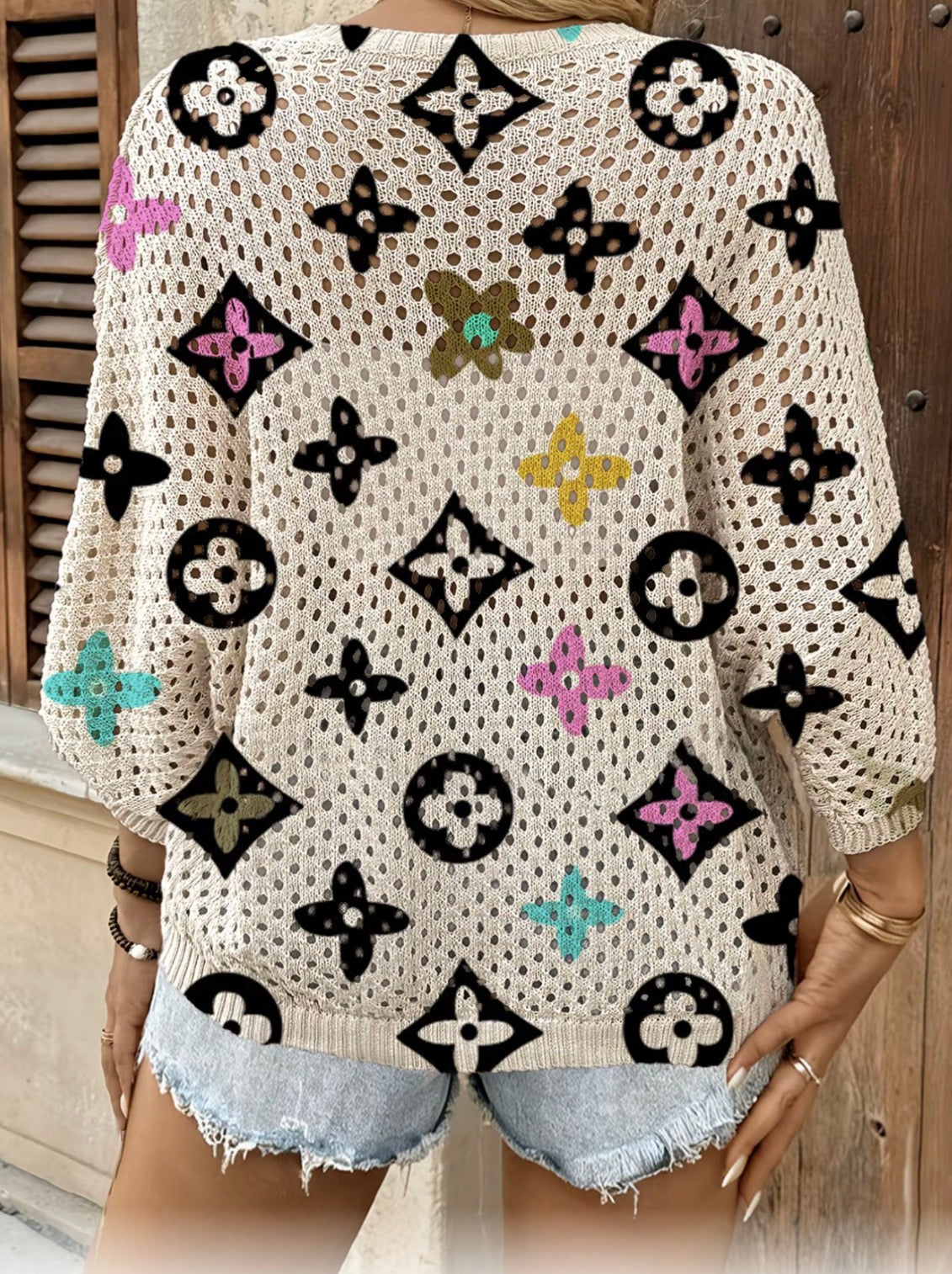 Spring and summer style, round neck hollow loose bat blouse, geometric print women's knit shirt