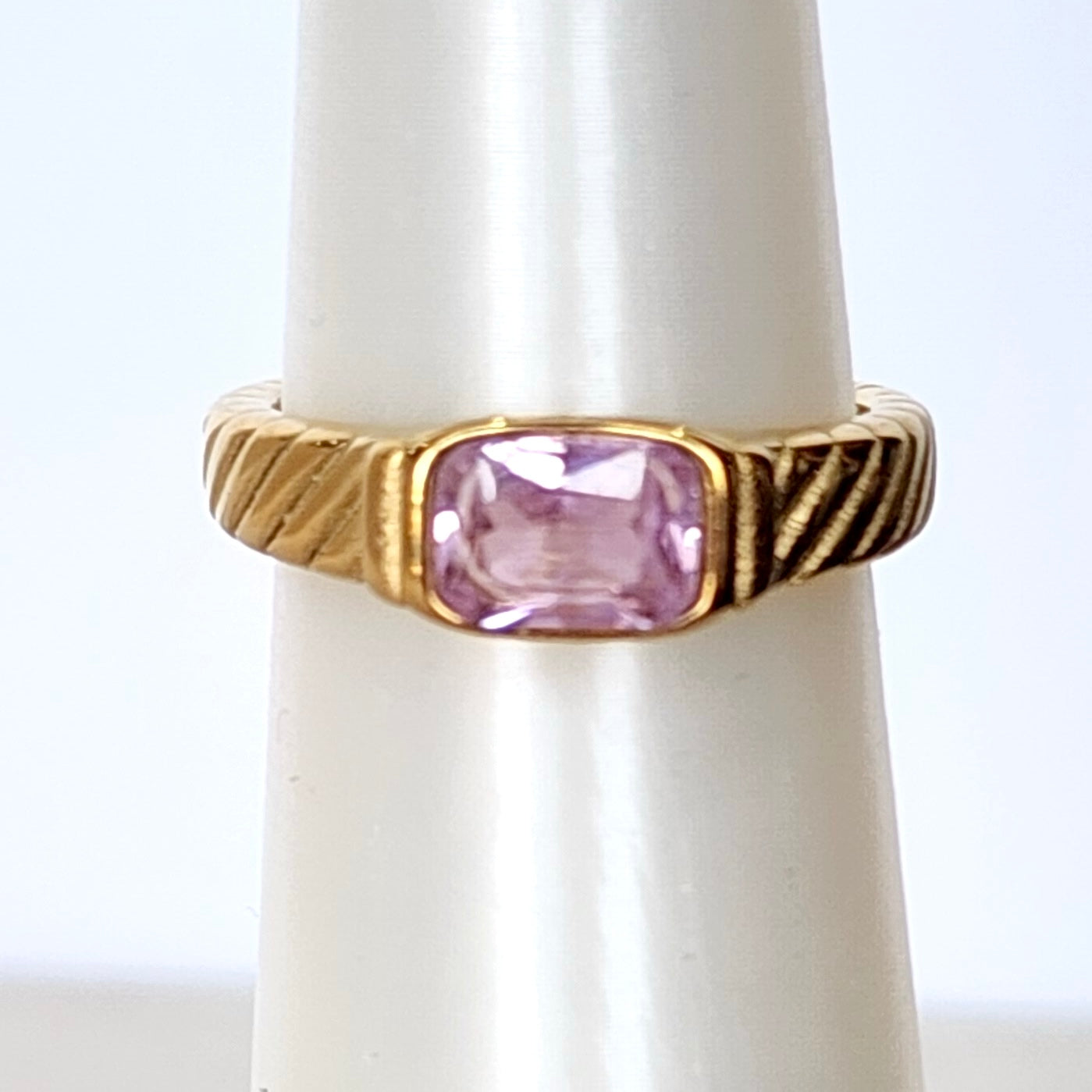The Ring Dorthy- Pink