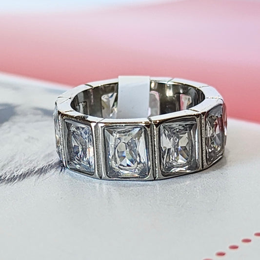 Front & Center Ring